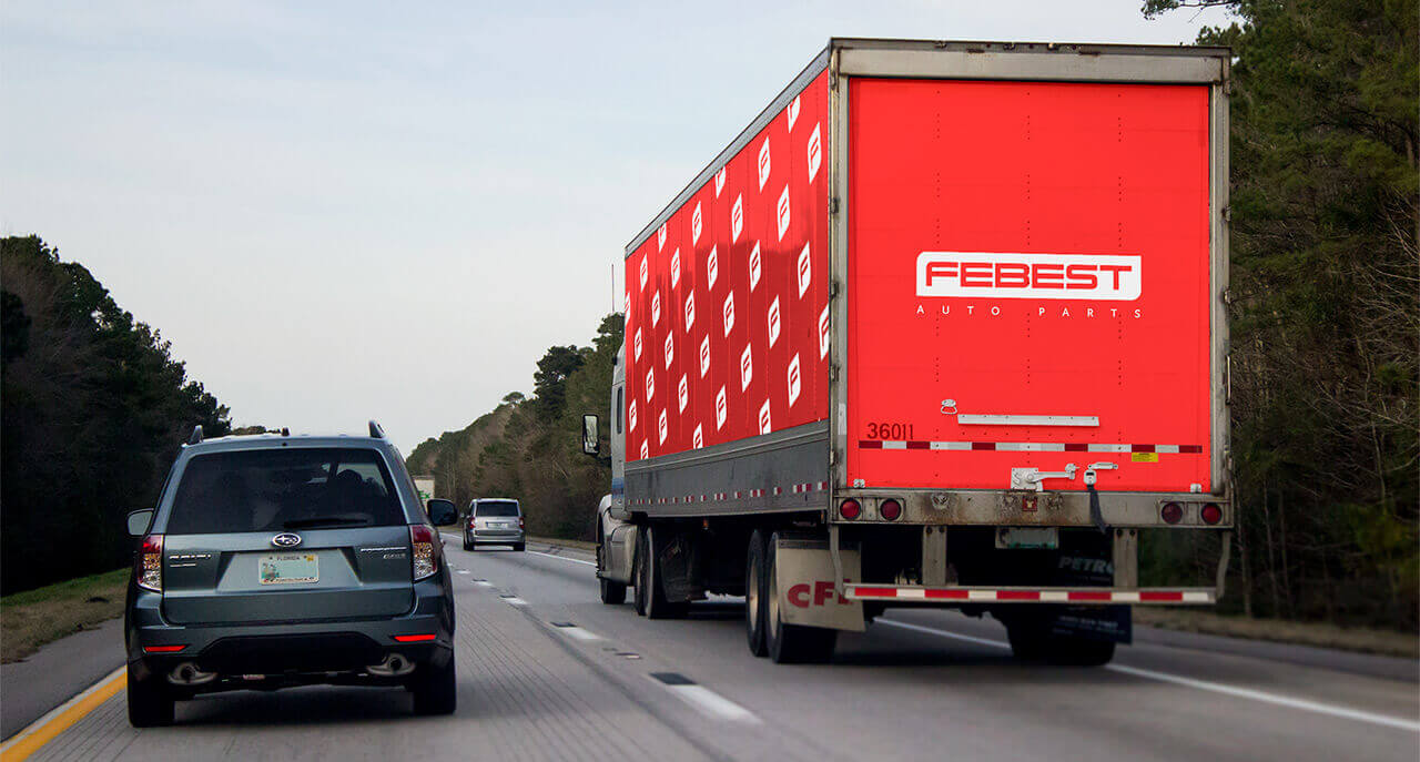 Camión con logotipo de Febest
