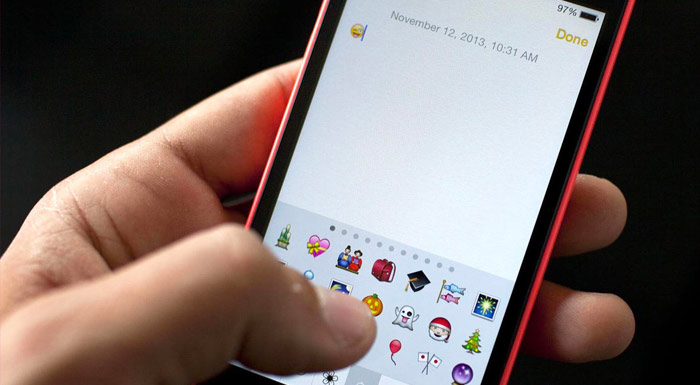 pantalla de móvil con emoticonos